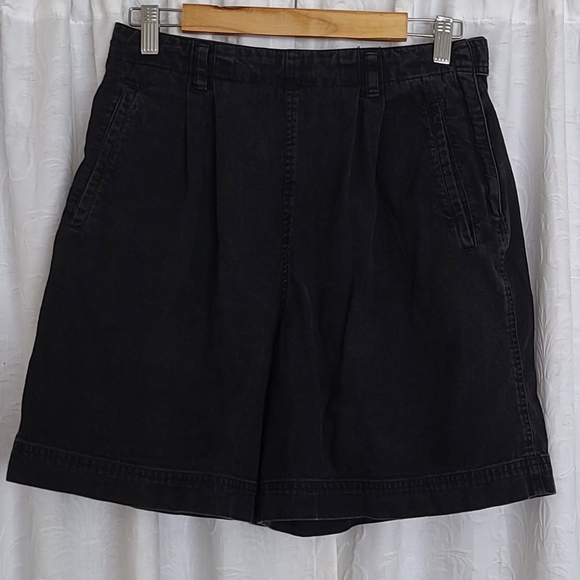 Vintage Pants - Black vintage pleated shorts Liz Claiborne